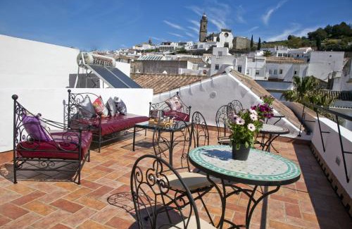 Medina-Sidonia Apartment | Pet-Friendly Apartamentos La Casa de la Alameda with Ocean Views