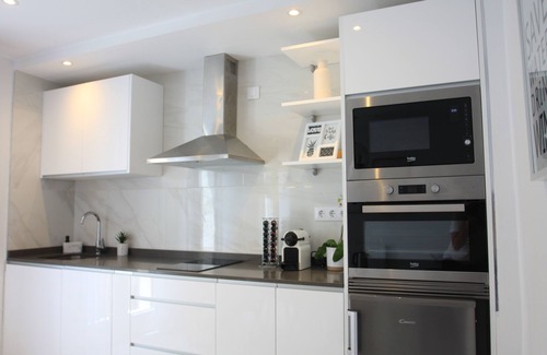 Haro Apartment | Comfortable Apartamentos La Herradura Balcon with Spa & Kitchen