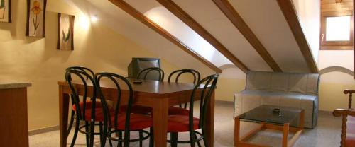 Mora de Rubielos Apartment | Cozy Apartamentos La Iglesia: Perfect for Families & Pets