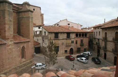 Mora de Rubielos Apartment | Cozy Apartamentos La Iglesia: Perfect for Families & Pets