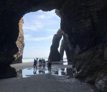 Figueras (Castropol) Apartment | Oceanfront Comfort at Apartamentos Las Fuentes - Rated 9/10