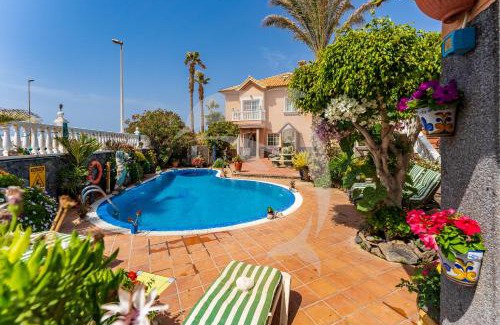 Arenas del Mar Apartment | Exceptional Oceanfront Stay at Apartamentos Los Delfines