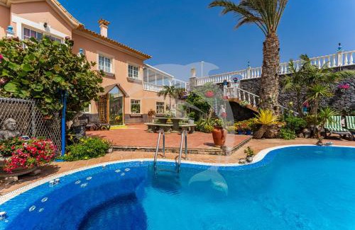 Arenas del Mar Apartment | Exceptional Oceanfront Stay at Apartamentos Los Delfines