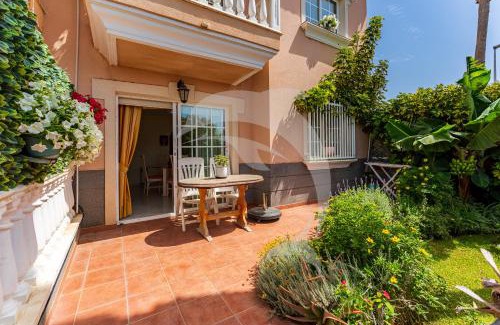 Arenas del Mar Apartment | Exceptional Oceanfront Stay at Apartamentos Los Delfines