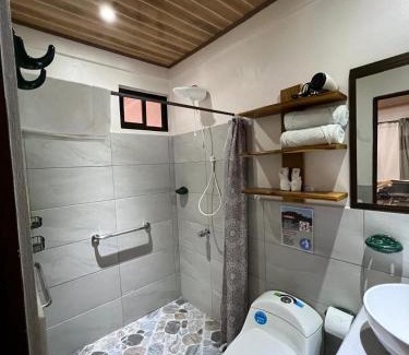 Quepos Hotel | Budget-Friendly Stay at Apartamentos Mansión Tropical