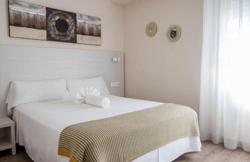 Albacete Apartment | Exceptional Apartamentos Massò: Family-Friendly Retreat