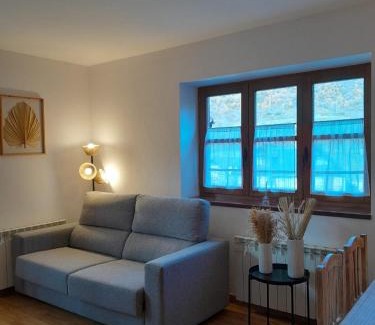 Linsoles Apartment | Family-Friendly Apartamentos Nevados with Pool Access