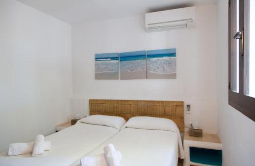 Calo de Sant Agusti Apartment | Family-Friendly Apartamentos Noray with High Guest Ratings