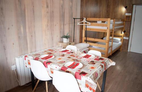 Pas de la Casa Apartment | Pet-Friendly Apartamentos Paradis Blanc with Hot Tub Access