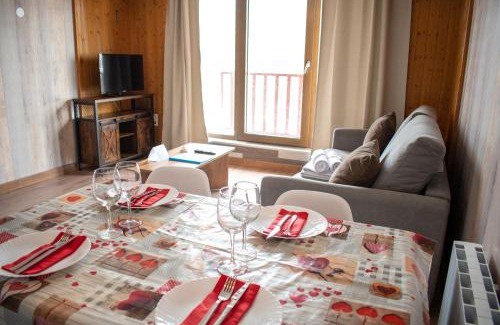 Pas de la Casa Apartment | Pet-Friendly Apartamentos Paradis Blanc with Hot Tub Access