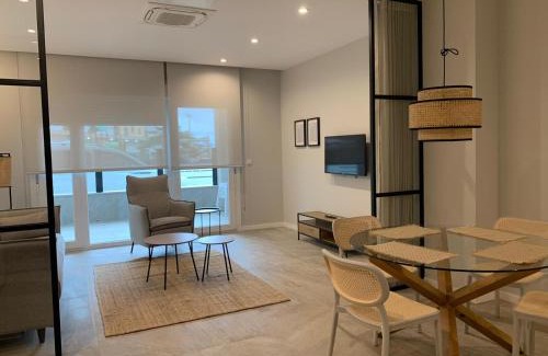 Fazouro Apartment | Pet-Friendly Oceanview Apartamentos Paseo Colón - 4 Stars