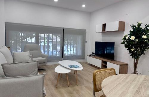 Alamedilla Apartment | Family-Friendly Stay at Apartamentos Paseo de la Estación