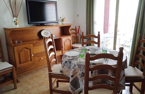 Peniscola Apartment | Oceanfront Apartments Peñiscola I 3000 with Pet-Friendly Perks