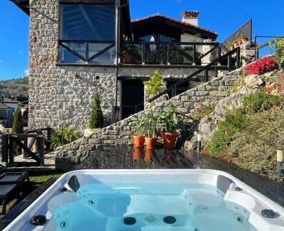Labra Apartment | Pet-Friendly Apartamentos Picabel with Oceanfront Views