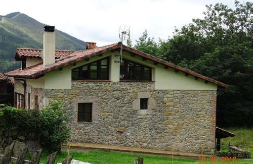 Bode Apartment | Family-Friendly Stay at Apartamentos Picu Moru with Kitchen