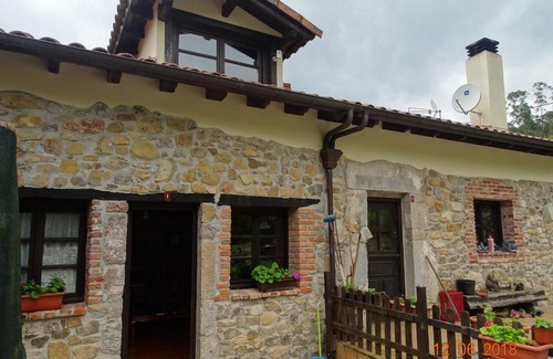 Bode Apartment | Family-Friendly Stay at Apartamentos Picu Moru with Kitchen