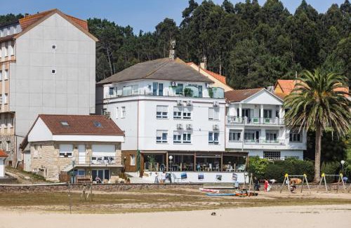 Camarinas Apartment | Oceanfront Apartamentos Playa de Camariñas - Rated 9/10