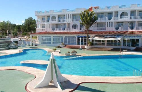 Alcossebre Apartment | Relaxing Oceanfront Stay at Apartamentos Playa Romana Park