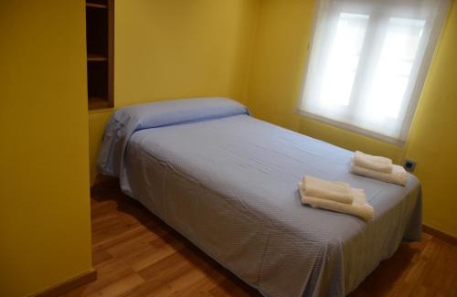 Busto Apartment | Kid-Friendly Apartamentos Playas de Busto with Kitchen Access