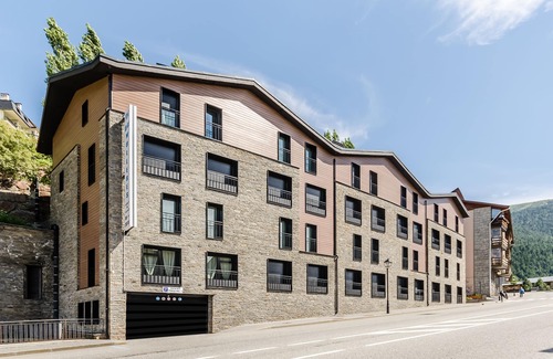 Soldeu Apartment | Inviting Apartamentos Prat de les Molleres with Spa & Breakfast