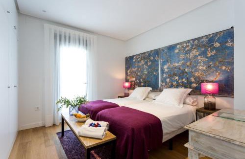 El Porvenir Apartment | Family-Friendly Apartamentos RG Plaza de España - 4 Stars
