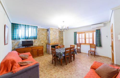 Alcala del Jucar House | Modern Apartamentos Ribera del Júcar with Pool & Pet Friendly
