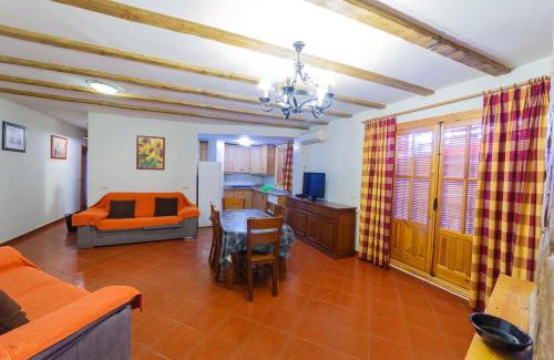 Alcala del Jucar House | Modern Apartamentos Ribera del Júcar with Pool & Pet Friendly