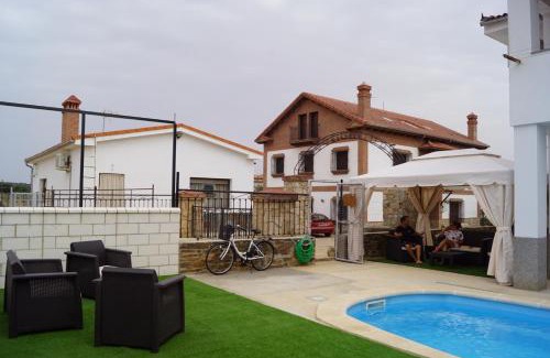 Torrejon El Rubio Apartment | Pet-Friendly Retreat at Apartamentos Rurales Monfragüe