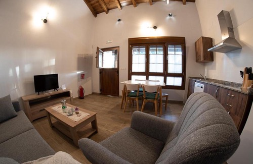 La Caridad Apartment | Exceptional Apartamentos Rurales Camín Real: Pet Friendly Stay