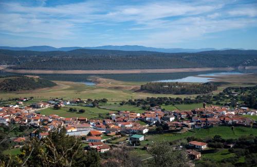 Helechosa de los Montes Apartment | Pet-Friendly Apartments with Pool in Helechosa, Las Tres Peñas