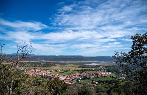 Helechosa de los Montes Apartment | Pet-Friendly Apartments with Pool in Helechosa, Las Tres Peñas