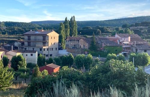 Alobras Apartment | Enchanting Apartamentos Rurales Fuente del Peral Getaway
