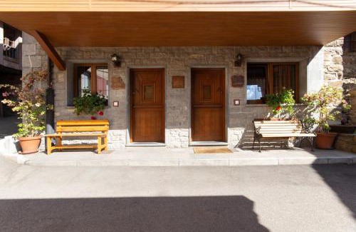 Llanos Apartment | Pet-Friendly Retreat at Apartamentos Rurales Les Martes