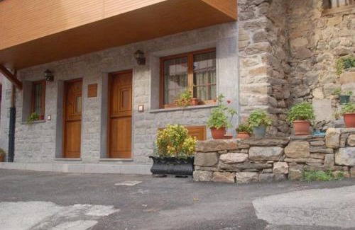 Llanos Apartment | Pet-Friendly Retreat at Apartamentos Rurales Les Martes