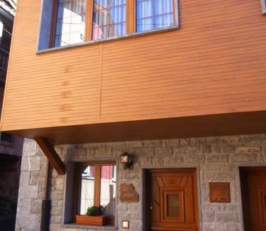 Llanos Apartment | Pet-Friendly Retreat at Apartamentos Rurales Les Martes