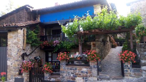 San Pelayo Apartment | Family-Friendly Stay at Apartamentos Samelar - 9.5/10 Rated