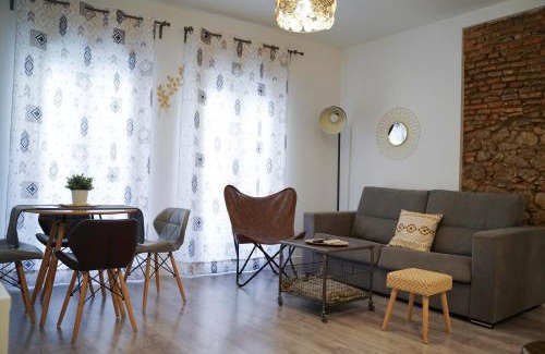 Plasencia Apartment | Pet-Friendly Suites at Apartamentos Cariátide - Rated 9/10