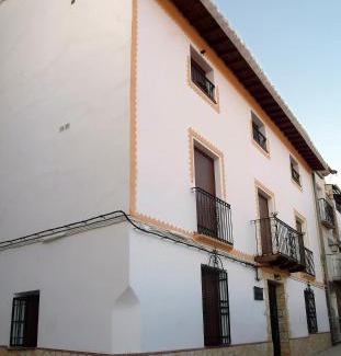Hinojares Apartment | Family-Friendly Stay at Apartamentos Tío José María - 9.4/10!