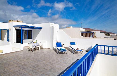 Caleta de Sebo Apartment | Family-Friendly Apartamentos Toledo: 4-Star Comfort Awaits