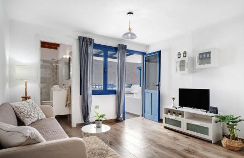 Caleta de Sebo Apartment | Family-Friendly Apartamentos Toledo: 4-Star Comfort Awaits