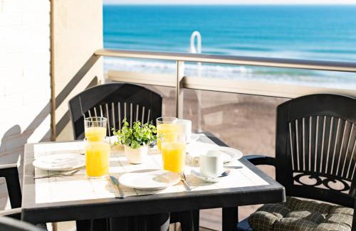 El Moncayo Apartment | Elegant Oceanfront Getaway at Rent Guardamar Apartments