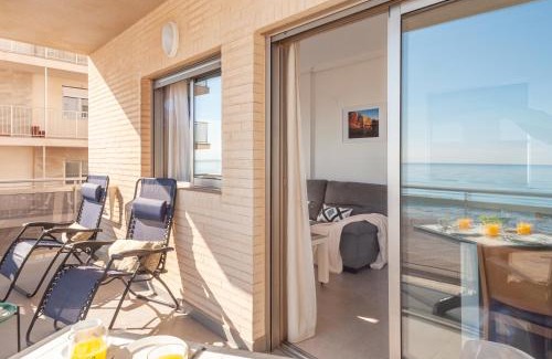 El Moncayo Apartment | Elegant Oceanfront Getaway at Rent Guardamar Apartments
