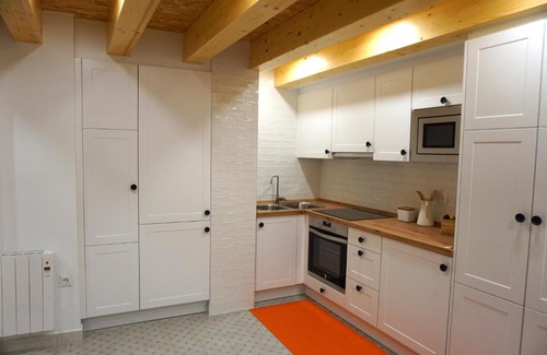 Campos y Salave Apartment | Cozy Ocean View at Apartamentos Turísticos El Peñón