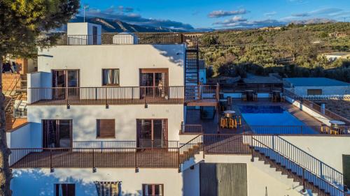 Pozo Alcon Apartment | Unforgettable Stays at Camino Río Peralta with Pool & Breakfast
