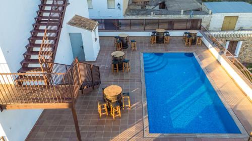 Pozo Alcon Apartment | Unforgettable Stays at Camino Río Peralta with Pool & Breakfast