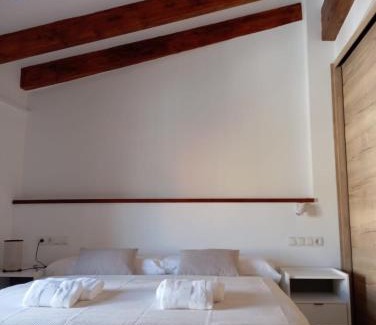 Calderon Apartment | Family-Friendly Getaway at Apartamentos Turísticos La Bodegueta