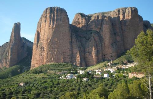 Fontellas Apartment | Discover Apartamentos Turísticos Mallos de Huesca: Family-Friendly Retreat