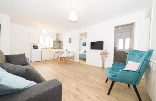 Ares Apartment | Oceanfront Apartments Praia de Seselle with Terrace & Garden