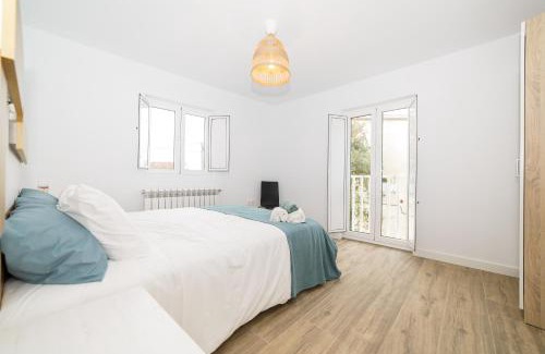 Ares Apartment | Oceanfront Apartments Praia de Seselle with Terrace & Garden