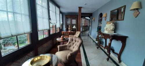Madrona Hotel | Cozy Suites and Apartments with Family-Friendly Amenities